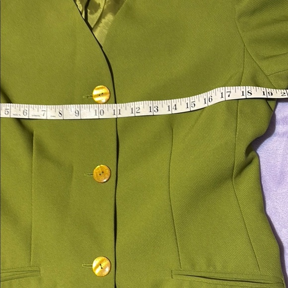 Vibrant Green Tailored Blazer with Notched Lapels - Picture 5 of 8